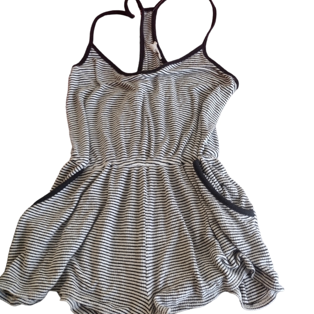 Cute striped romper - Picture 2 of 4